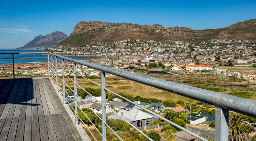 5 Bedroom Property for Sale in Clovelly Western Cape